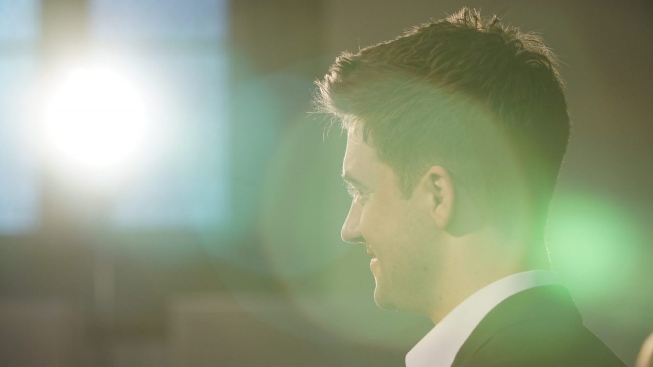 Philipp Mathmann sings “Ombra mai fu”