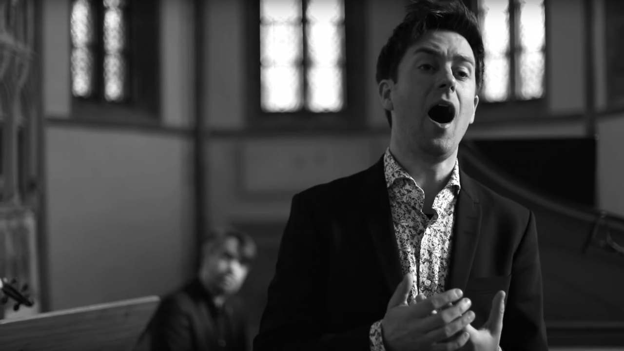 Philipp Mathmann sings “Sì, sì care pupille”